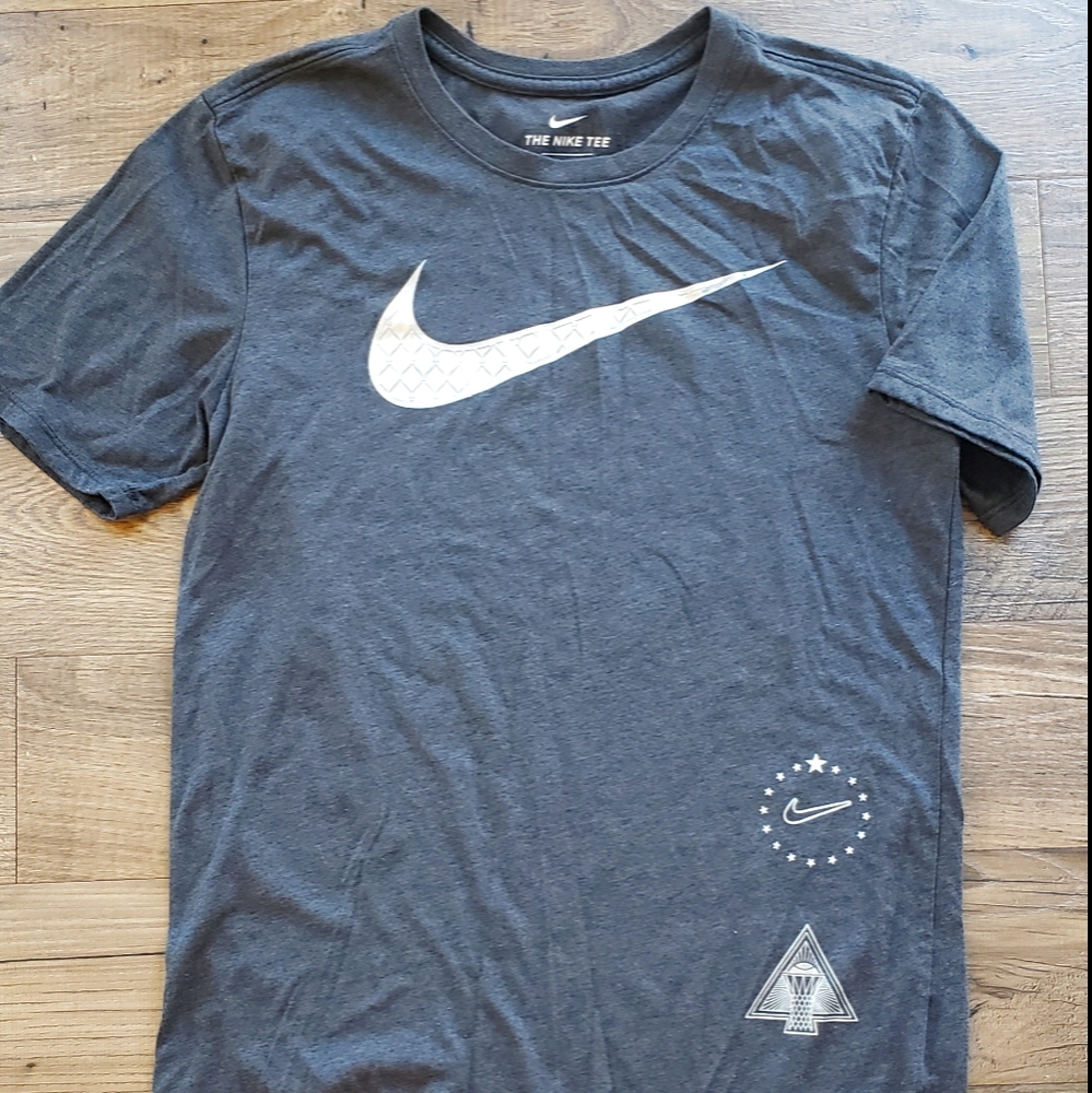 New Nike basketball dri-fit shirt